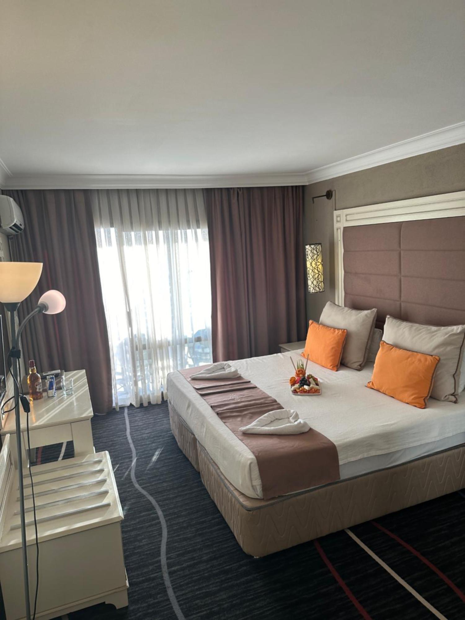 Suhan Seaport Hotel Kusadası Exteriör bild